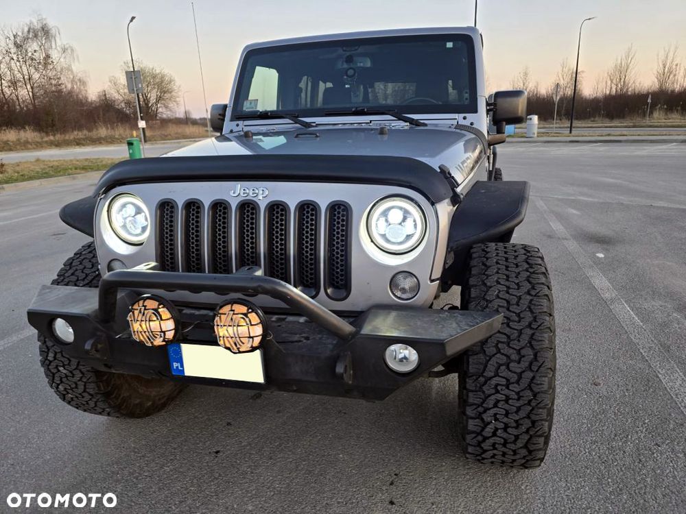 Jeep Wrangler 3.6 Unlim Sahara - 28