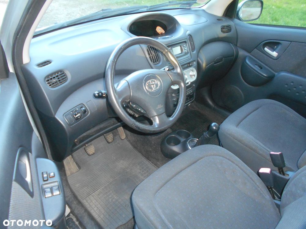 Toyota Yaris Verso 1.3 Sol - 5