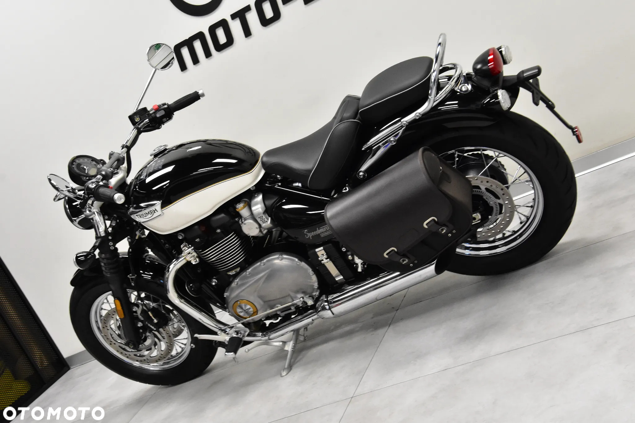 Triumph Bonneville - 10
