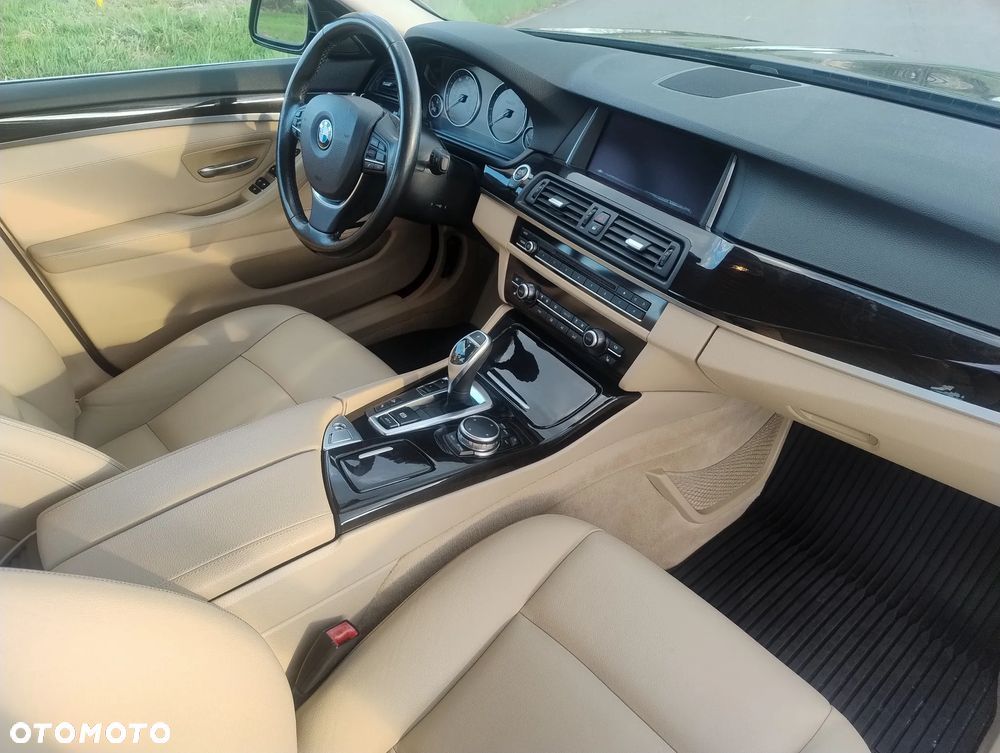 BMW Seria 5 528i Luxury Line - 37