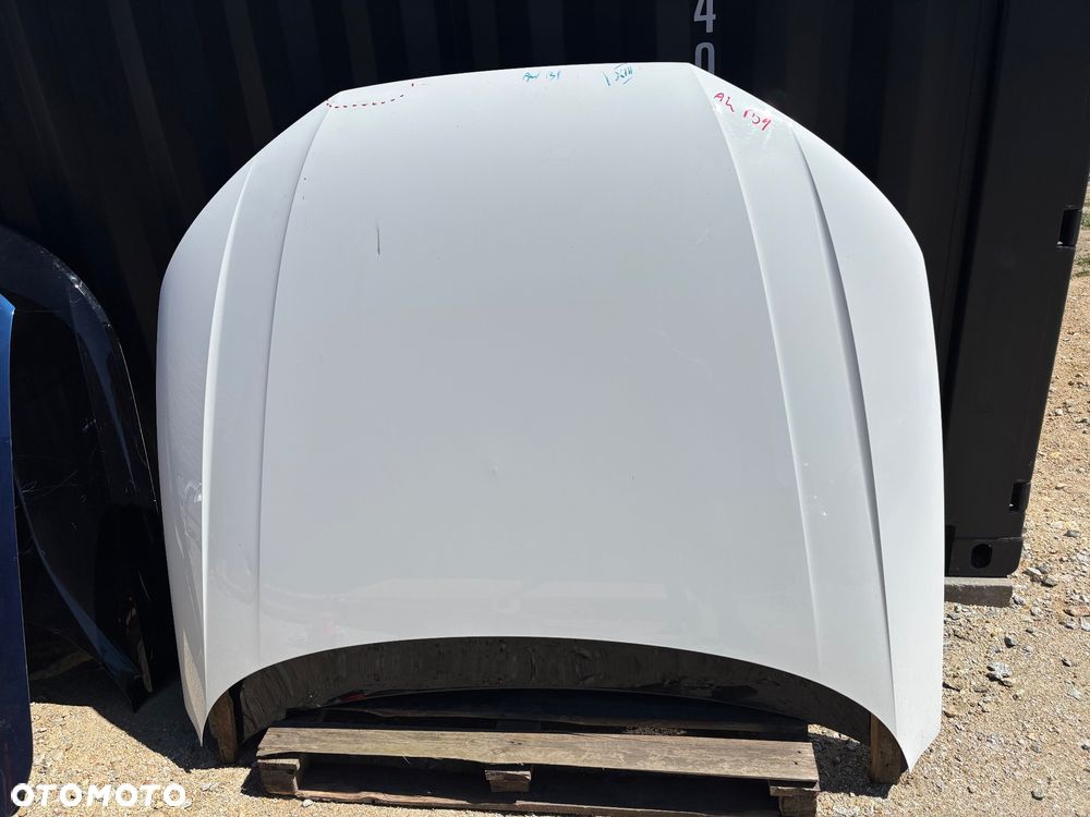 Audi A4 B9 8W0 Maska silnika - 3