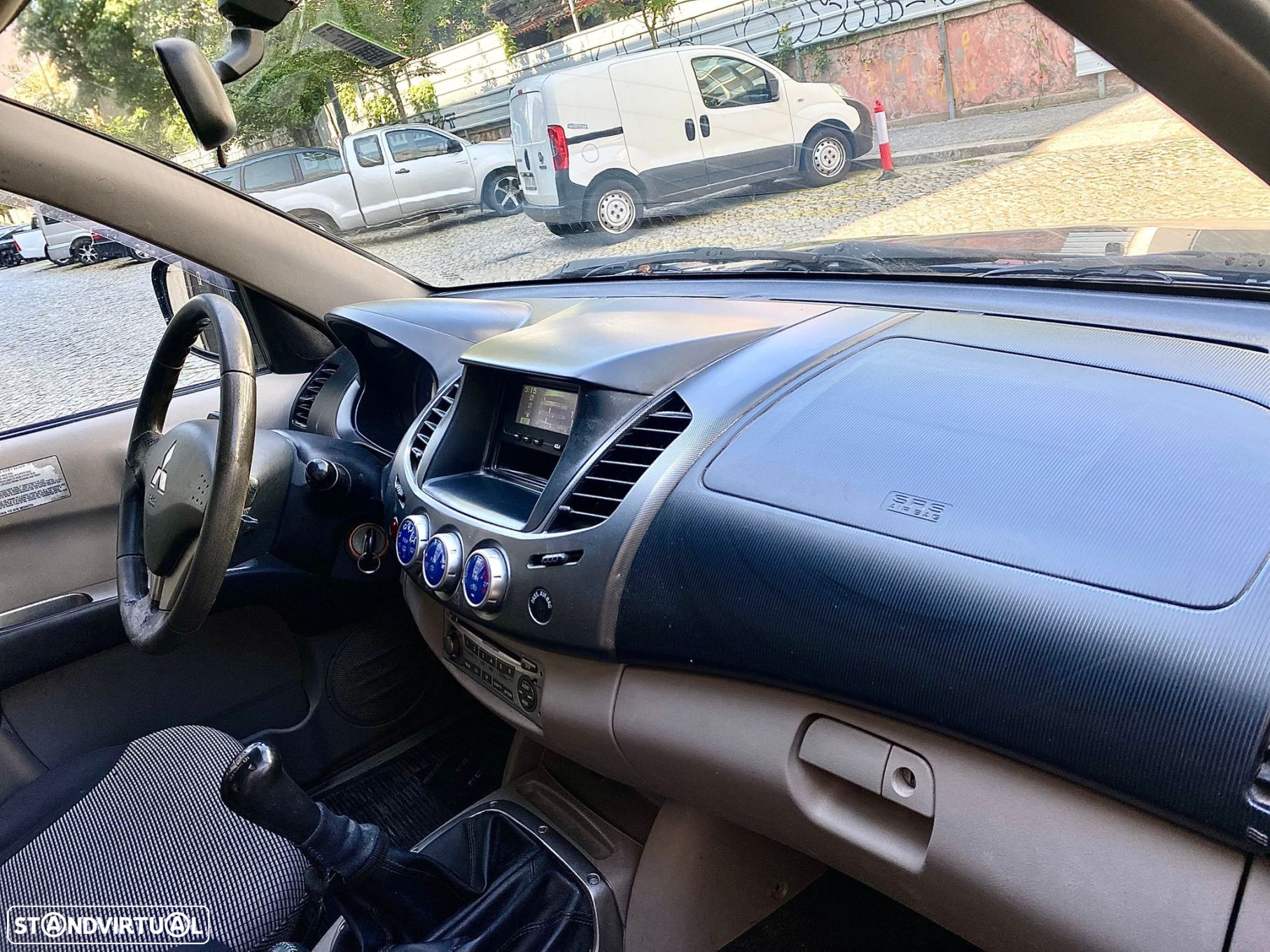 Mitsubishi L200 Pick Up 4x4 Intense Club Cab - 27