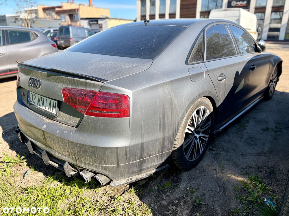 Audi S8 - 8