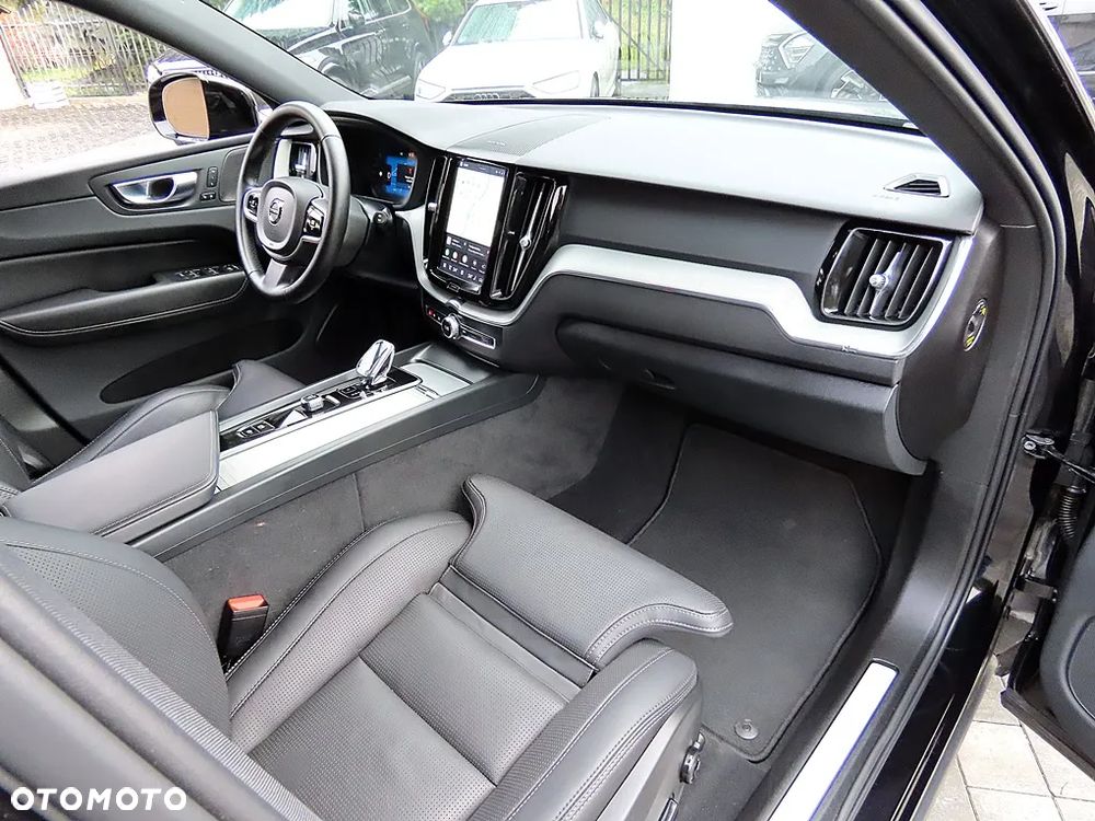 Volvo XC 60 B5 AWD Ultra Dark - 41