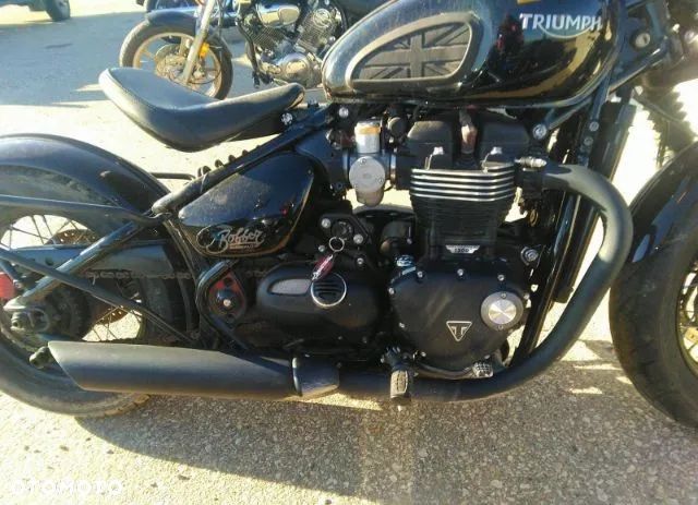 Triumph Bonneville Bobber - 15