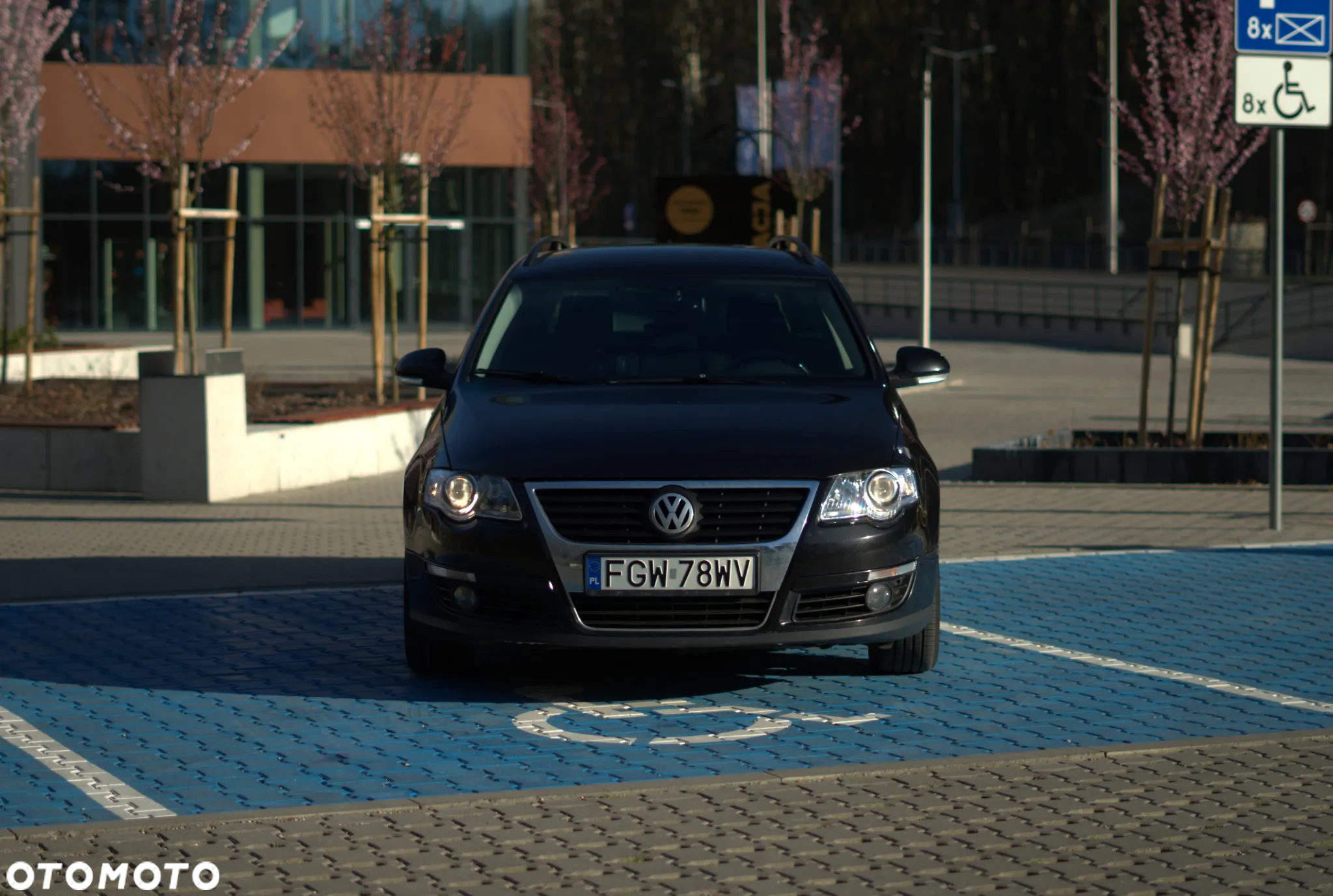 Volkswagen Passat Variant 2.0 TDI DPF Sportline - 4