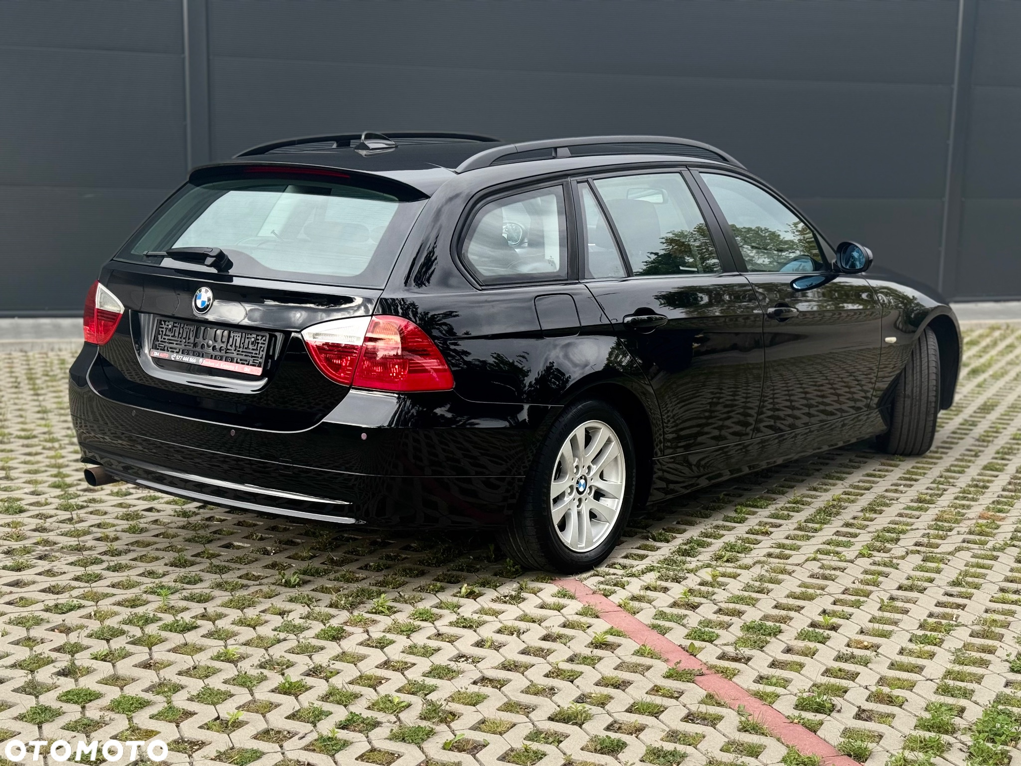 BMW Seria 3 318i Touring - 4
