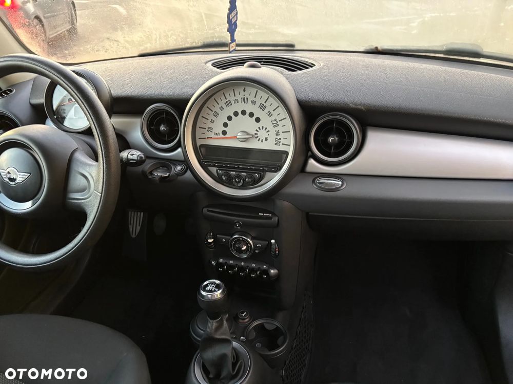 MINI ONE Brick Lane - 8