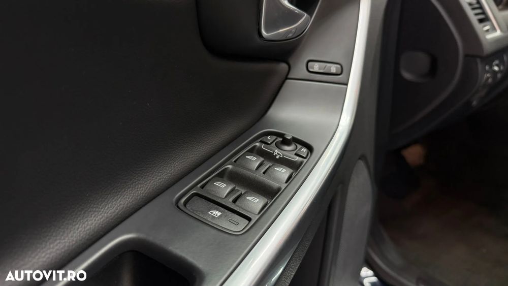 Volvo XC 60 D4 Momentum - 24