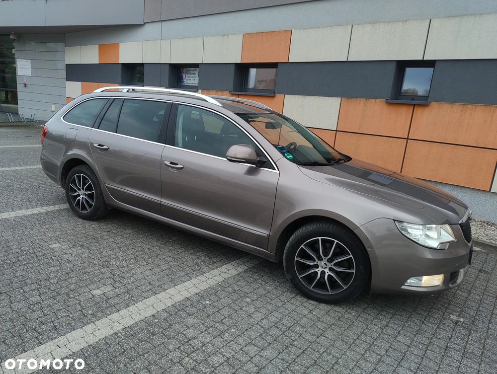 Skoda Superb 2.0 TDI Exclusive - 2