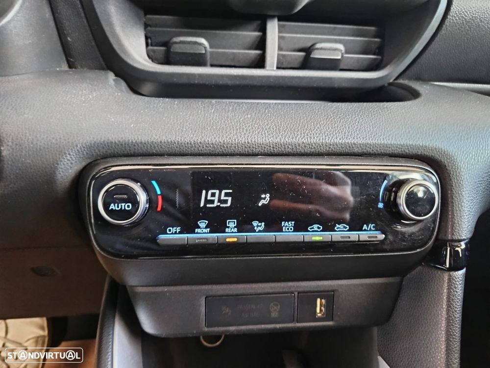 Toyota Yaris 1.5 HDF Comfort Plus - 22