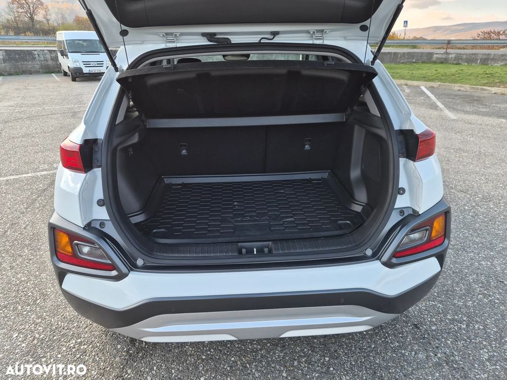 Hyundai KONA - 12