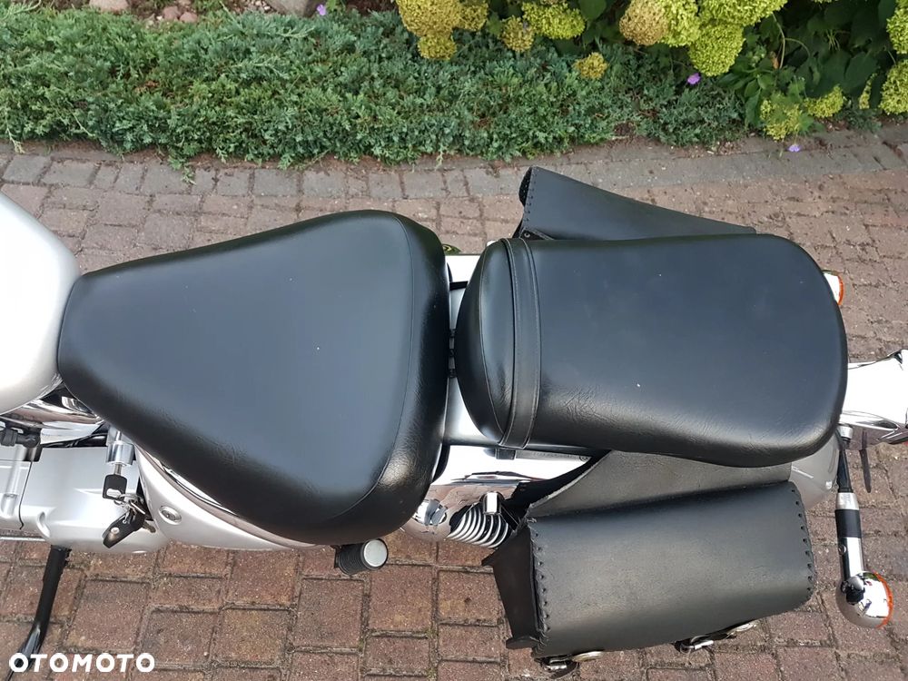 Suzuki Intruder - 16