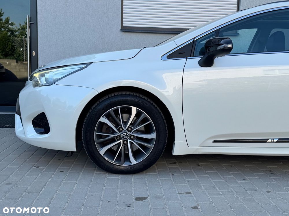 Toyota Avensis 2.0 D-4D Selection - 17