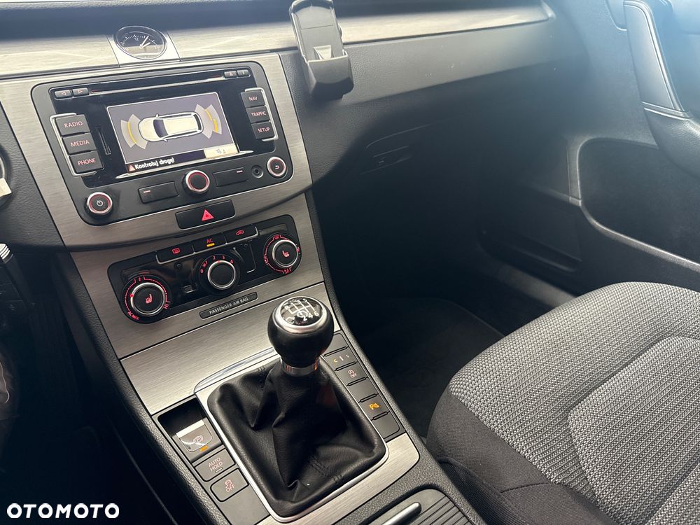 Volkswagen Passat 2.0 TDI DPF Comfortline - 23