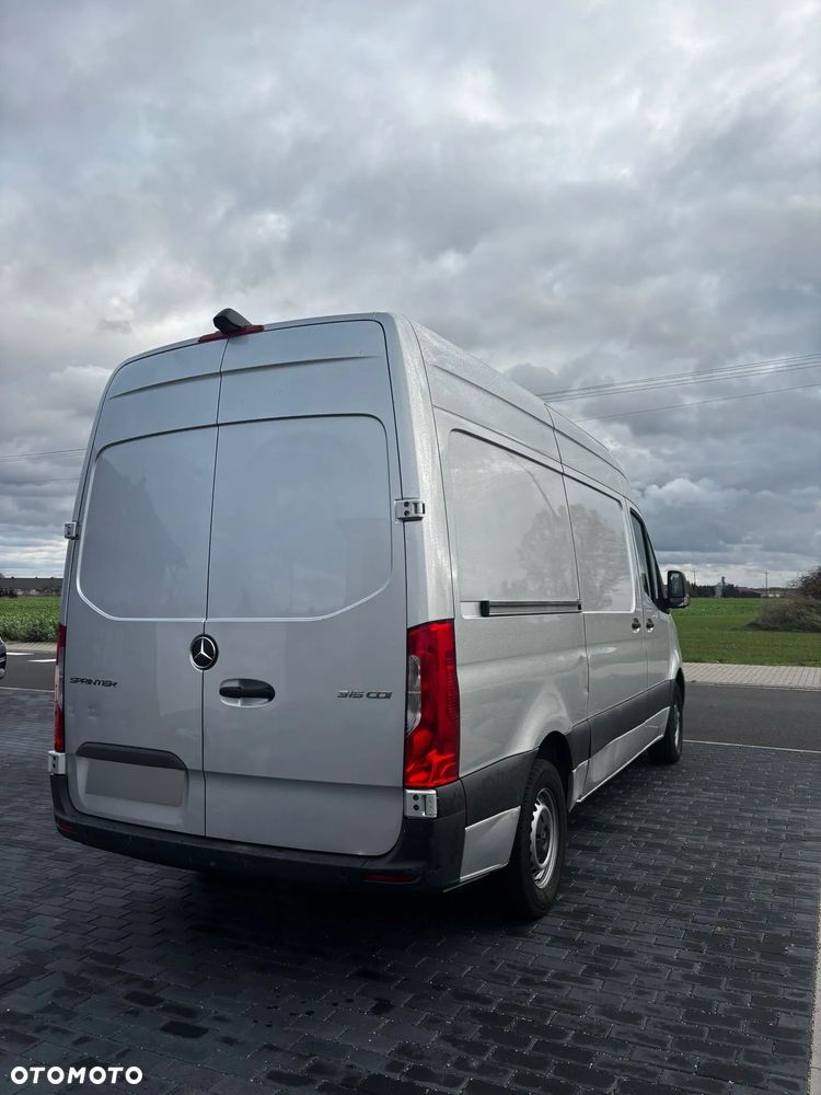 Mercedes-Benz Sprinter - 5