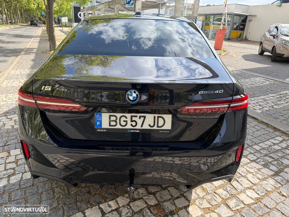 BMW i5 - 6