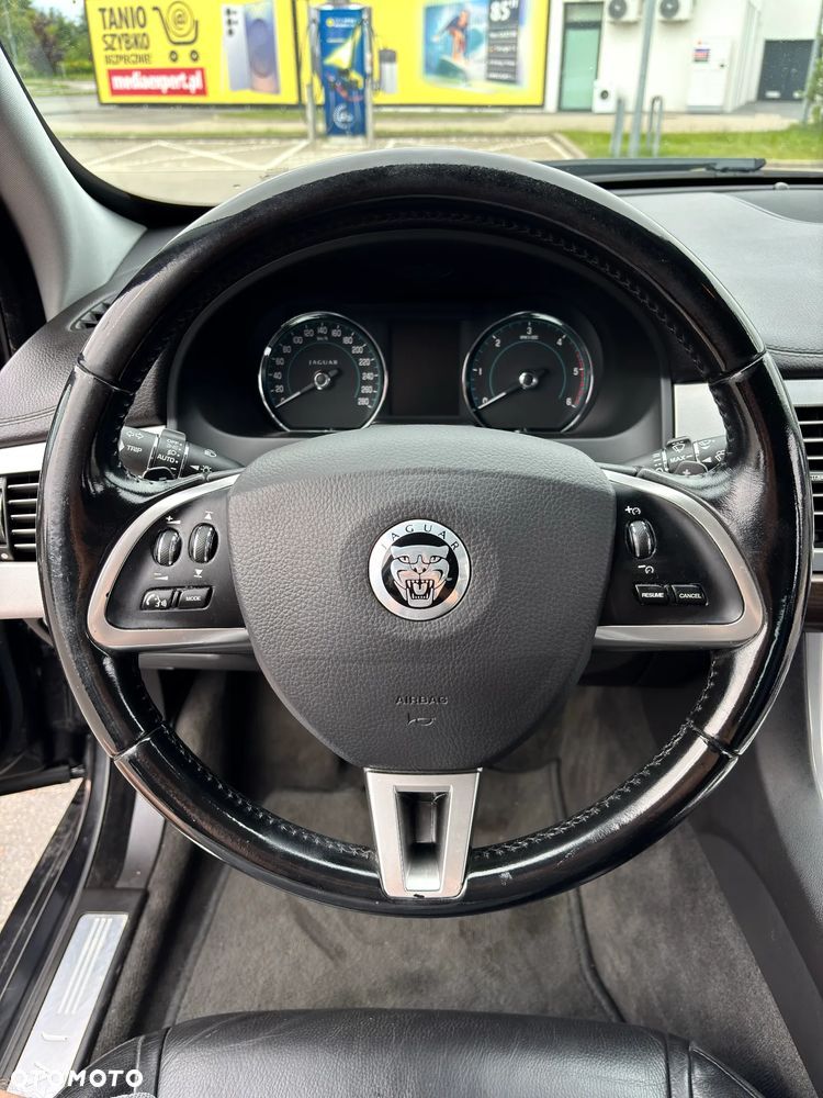Jaguar XF 2.2 D - 17