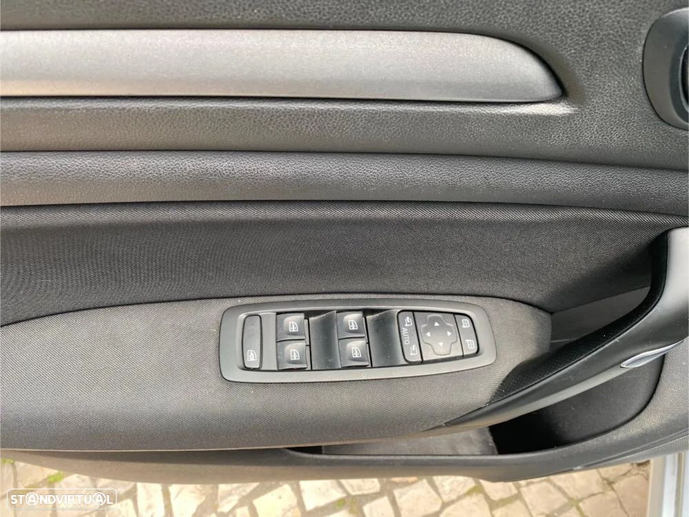 Renault Mégane Sport Tourer E-TECH Plug-in 160 INTENS - 11