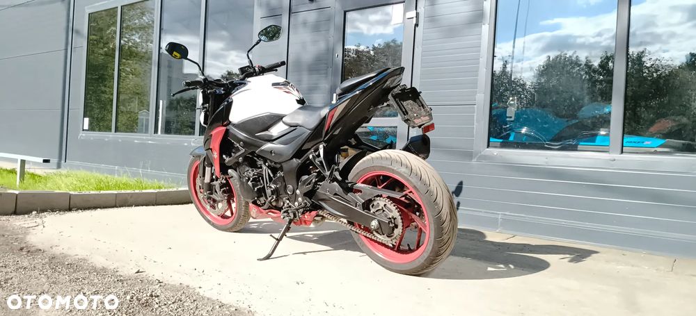 Suzuki GSX - 4
