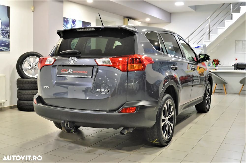 Toyota RAV4 2.2 D-4D 4x4 Automatik Edition - 6