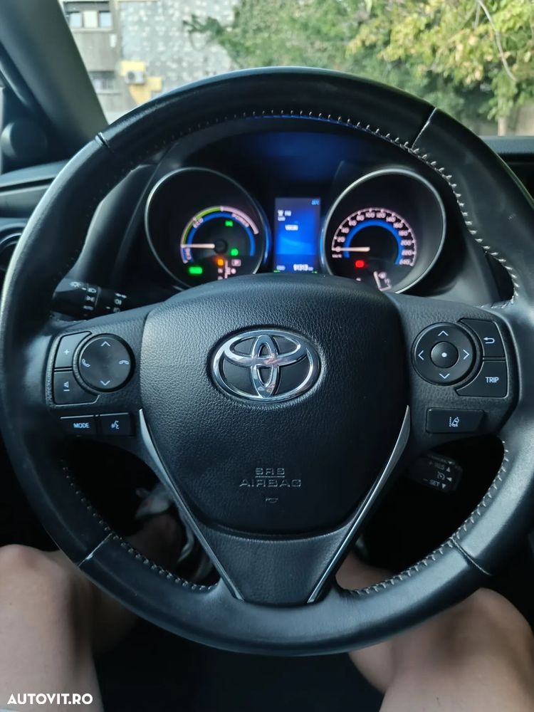 Toyota Auris 1.8 L VVT-i Hybrid Sol + - 7