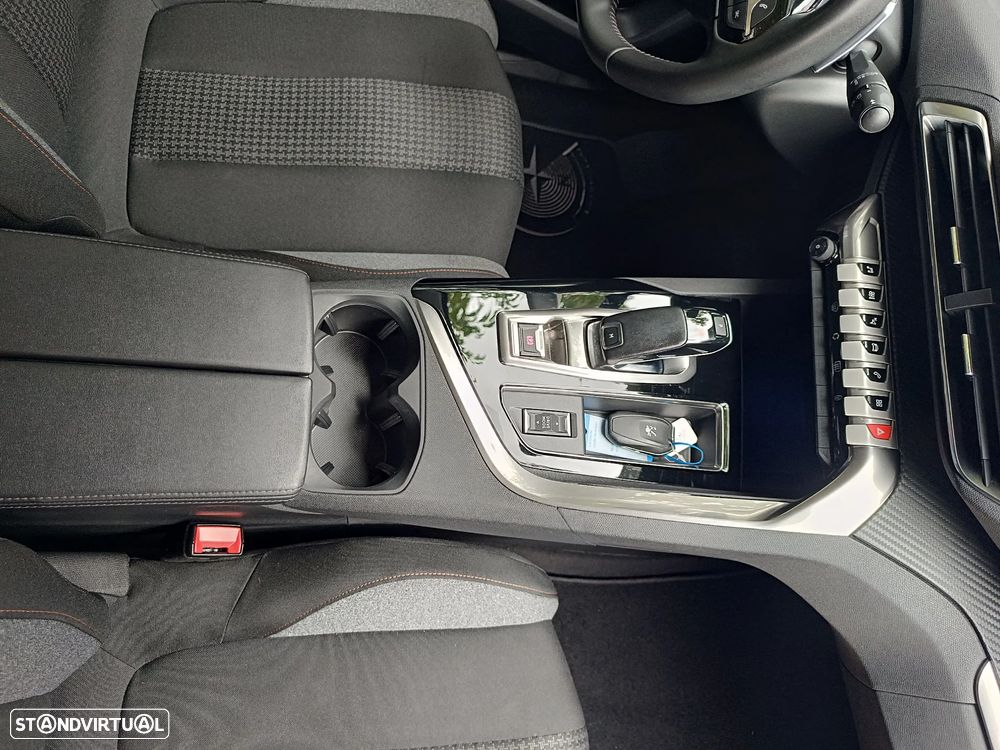 Peugeot 5008 PureTech 130 EAT8 Stop & Start Active Pack - 25