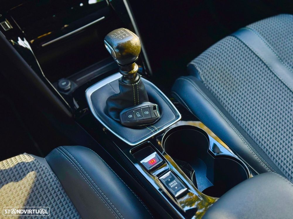 Peugeot 2008 1.2 PureTech GT - 28