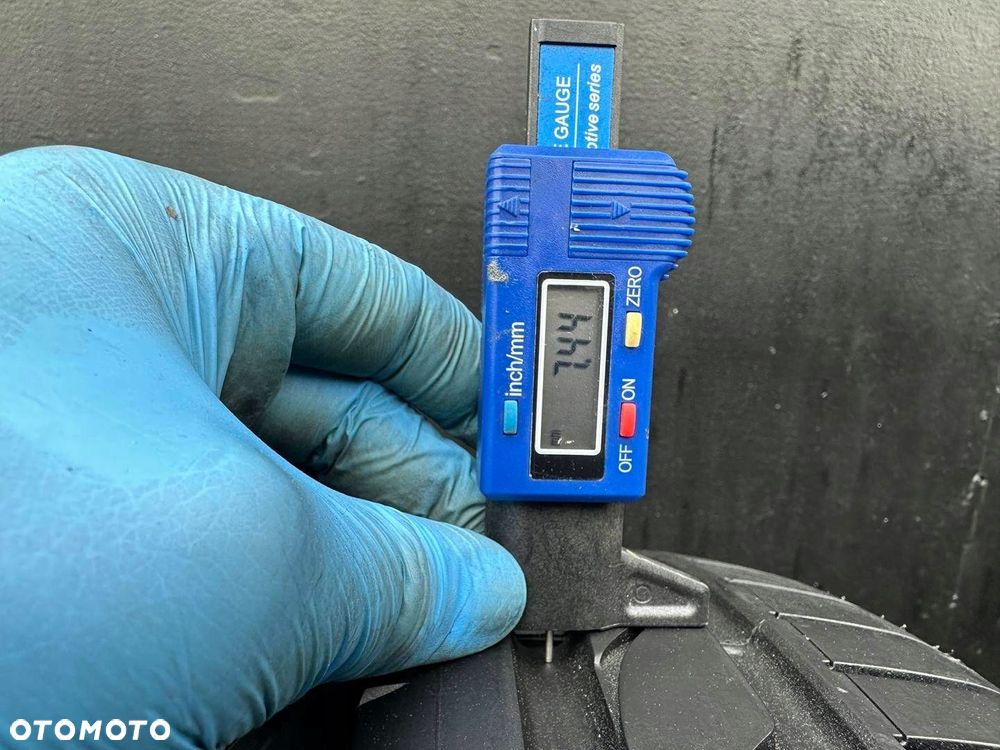 235/40R19 Bridgestone Potenzaa S001 XL lato 7,4mm - 4