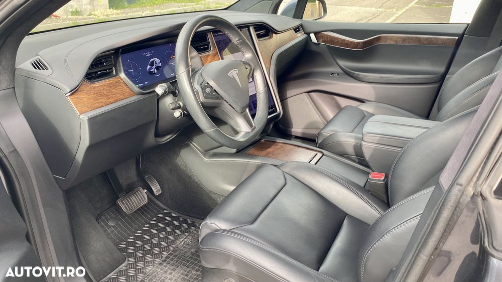 Tesla Model X - 2