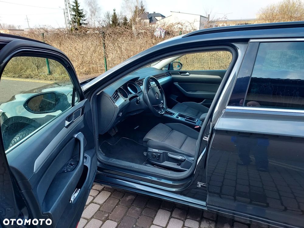 Volkswagen Passat - 12