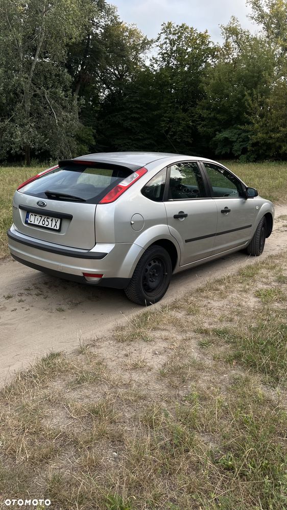 Ford Focus 1.6 16V Ambiente - 19