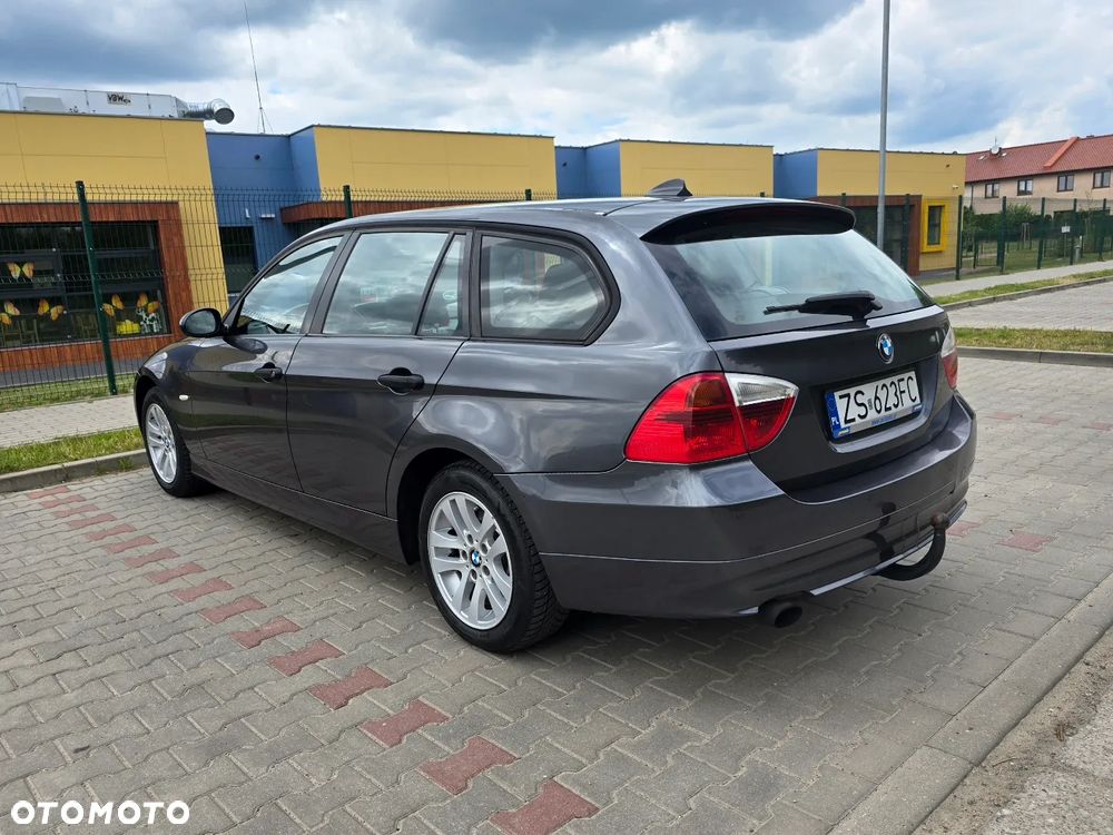 BMW Seria 3 320i - 3