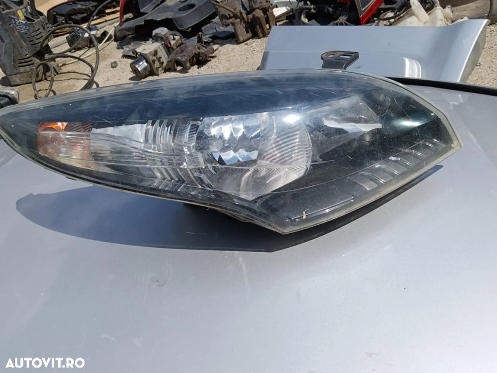 FAR DREAPTA RENAULT MEGANE 3 2008-2015 GT LINE 260107696R cu o ureche rupta