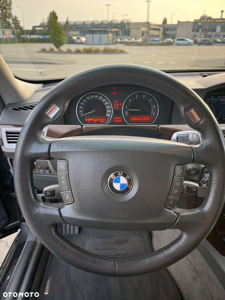 BMW Seria 7 750i - 10