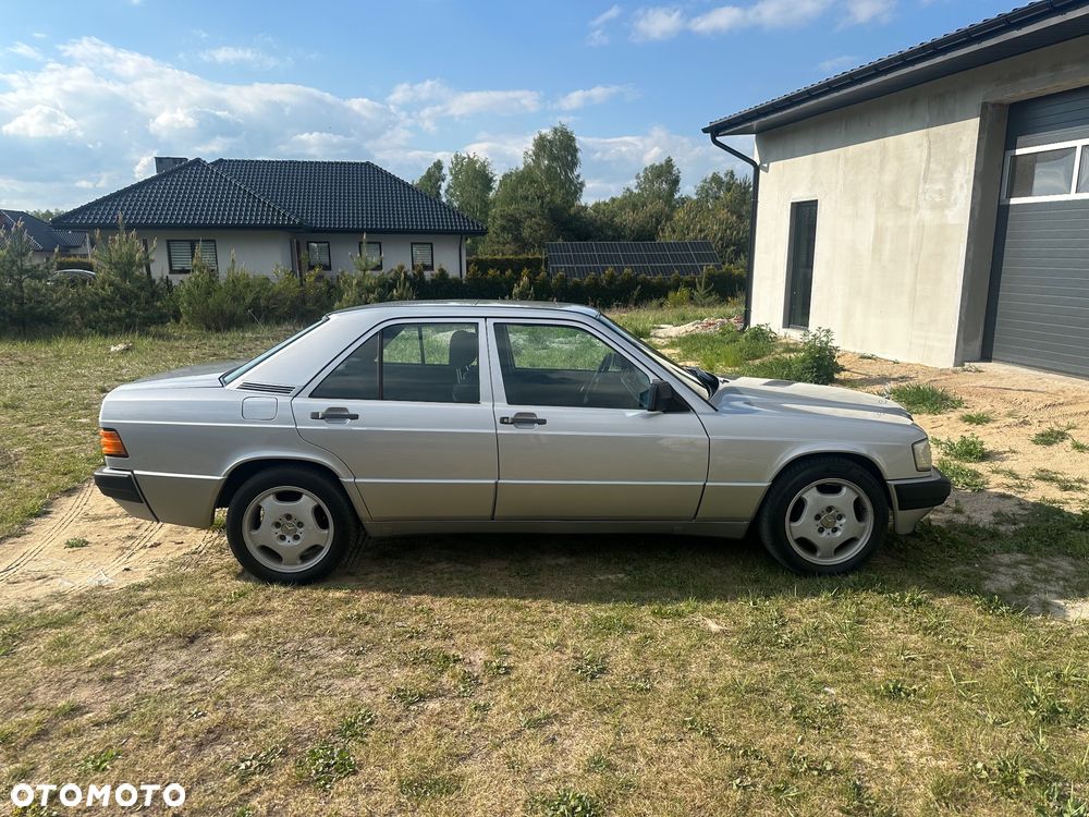 Mercedes-Benz W201 (190) - 3