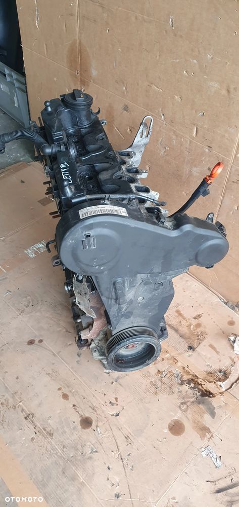 Silnik słupek blok silnika VW Caddy III 1.6 TDI CAYT - 6