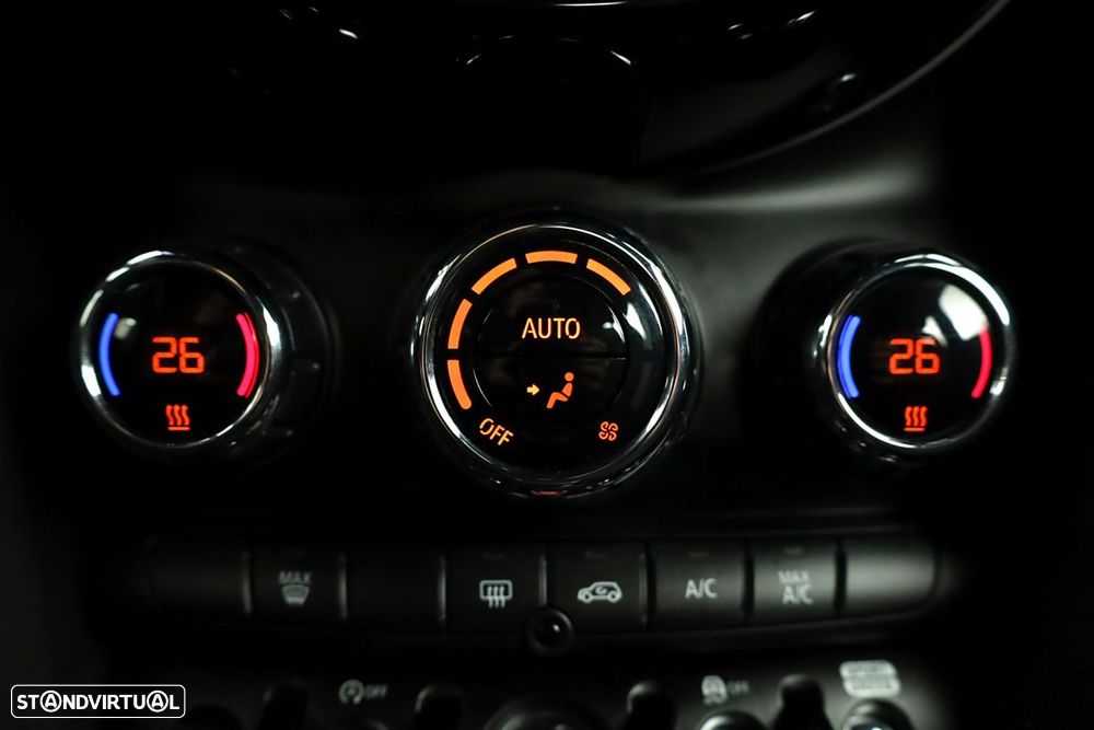 MINI 5 Portas Cooper Premium Classic Auto - 11