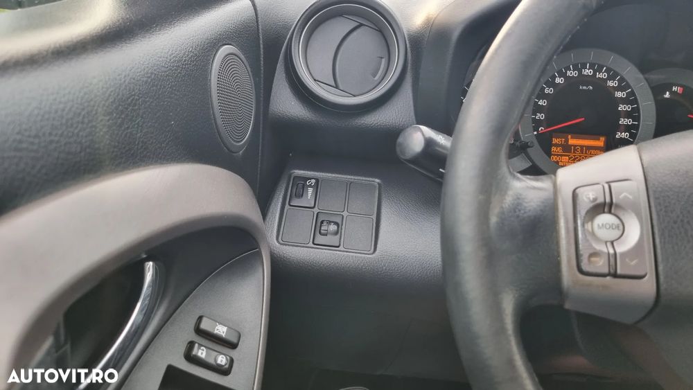 Toyota RAV4 2.2L D-CAT M/T Luxury - 22
