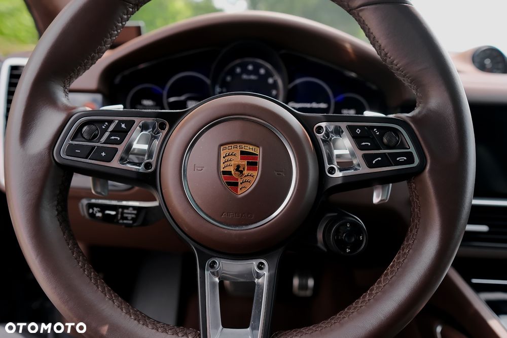 Porsche Cayenne Turbo - 21