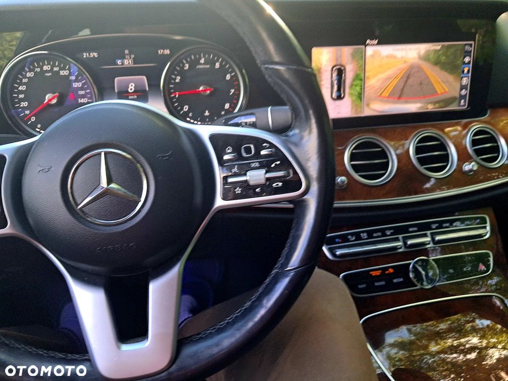 Mercedes-Benz Klasa E 300 9G-TRONIC AMG Line - 24