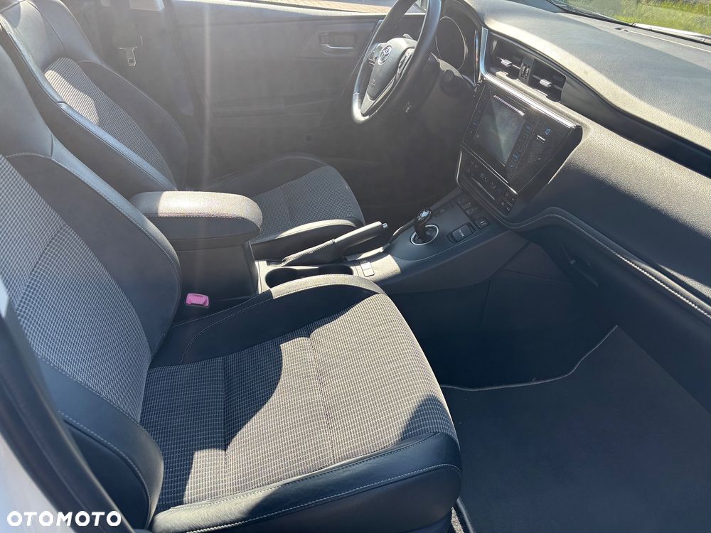 Toyota Auris 1.8 Executive - 12