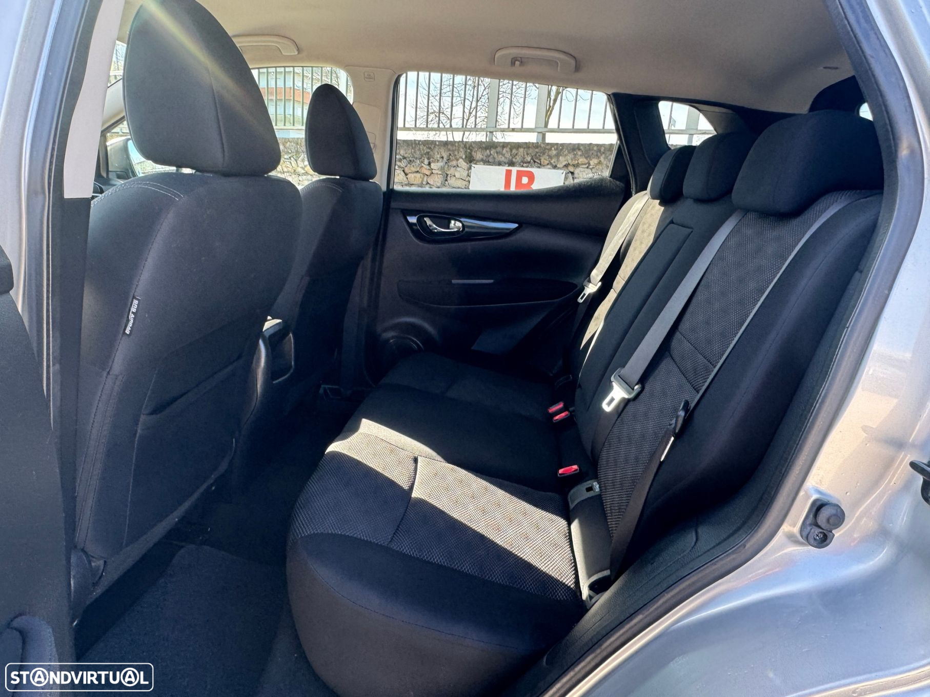 Nissan Qashqai 1.5 dCi N-Connecta 18 - 12