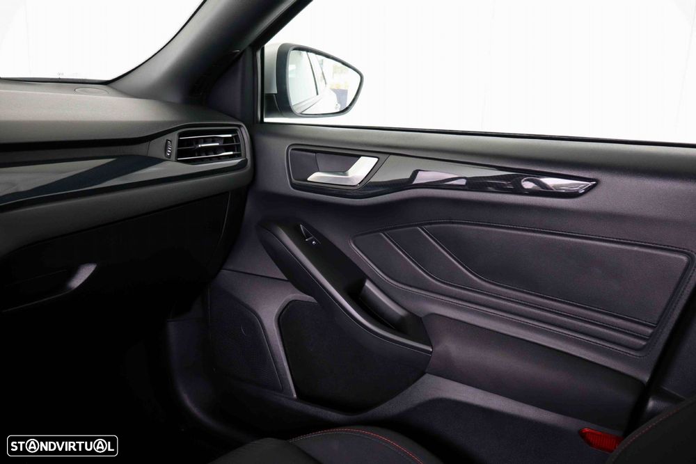 Ford Focus 1.0 EcoBoost MHEV ST-Line - 31