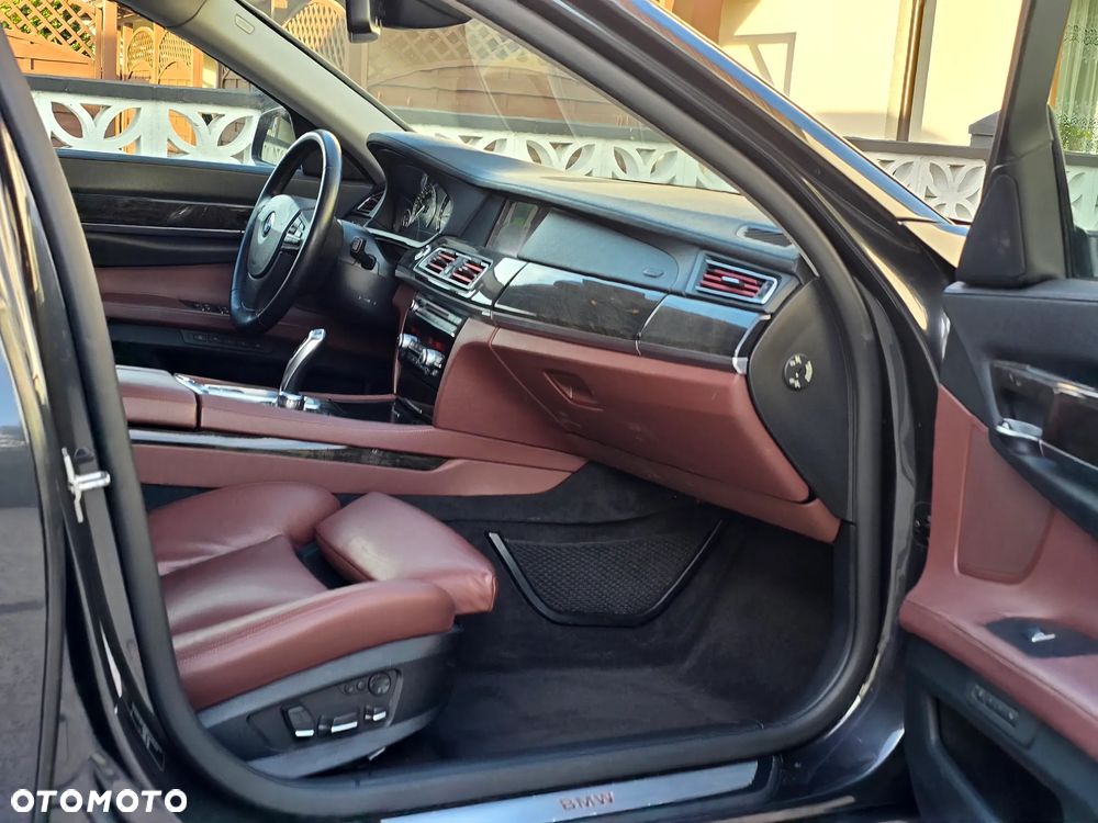 BMW Seria 7 740d xDrive - 39