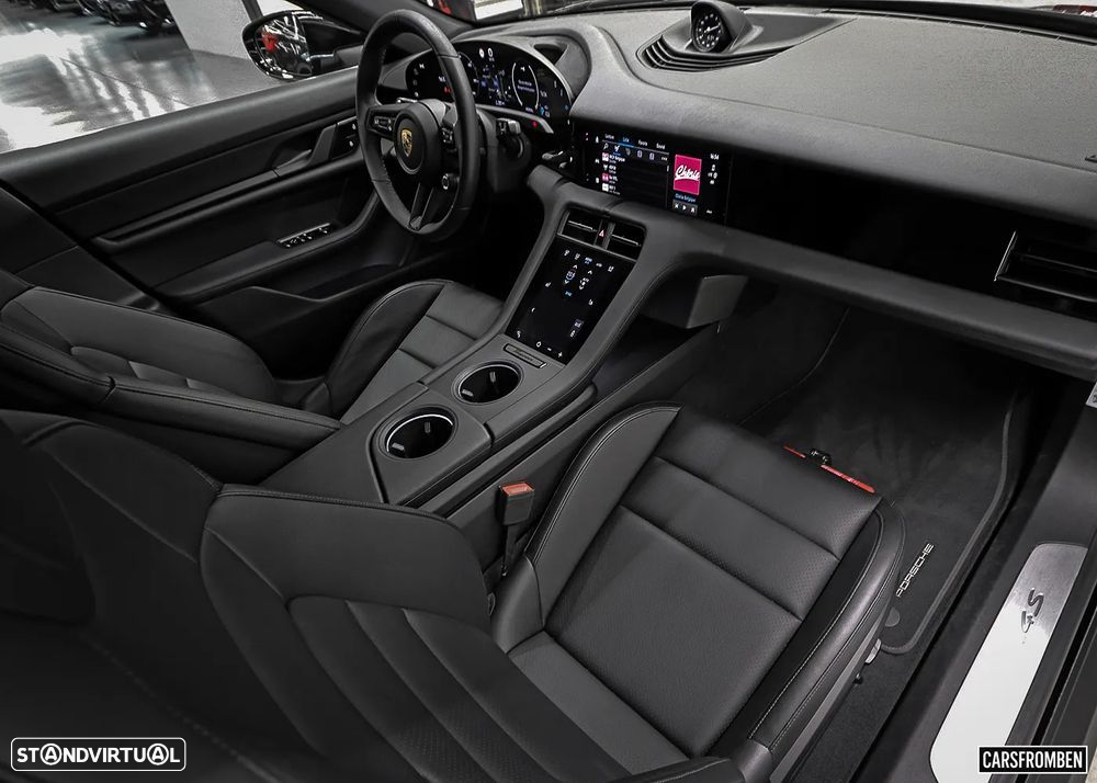 Porsche Taycan 4S - 18