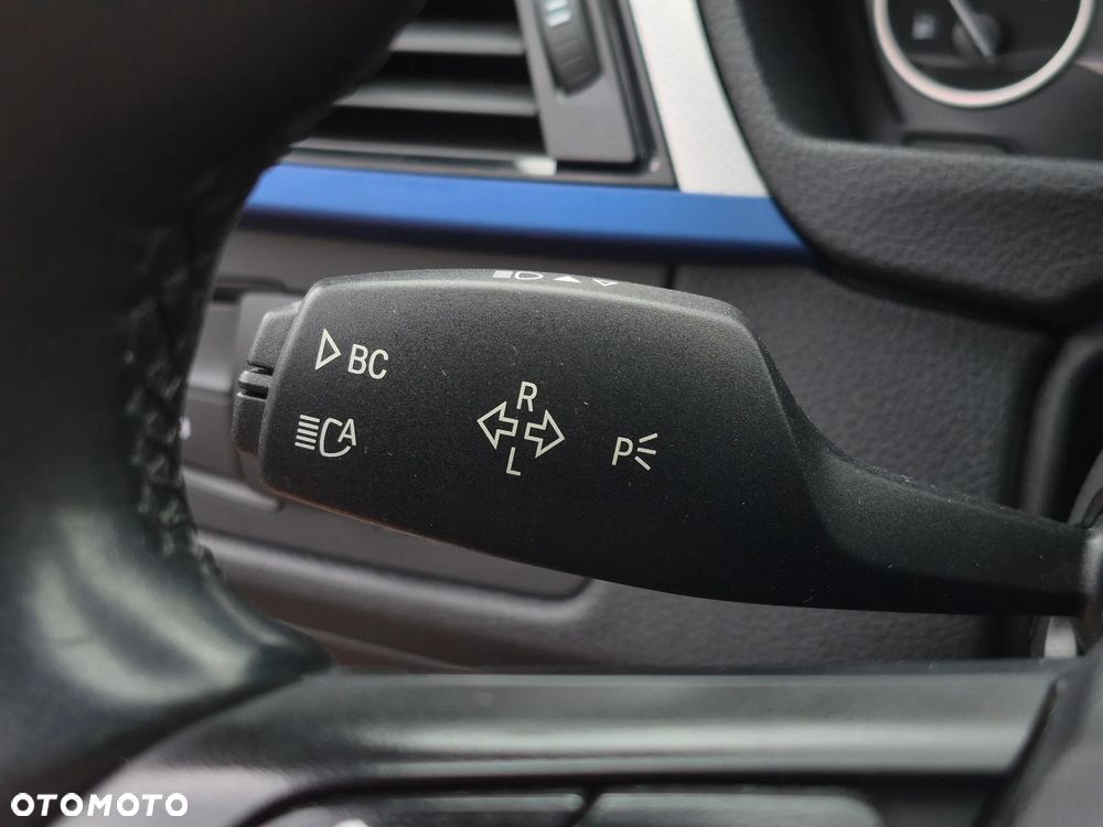 BMW Seria 3 320d xDrive - 23