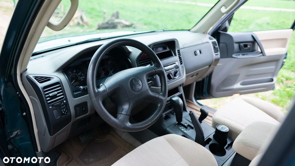 Mitsubishi Pajero - 15