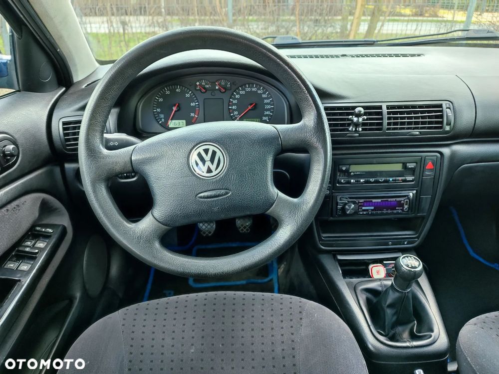 Volkswagen Passat 1.6 GL - 6