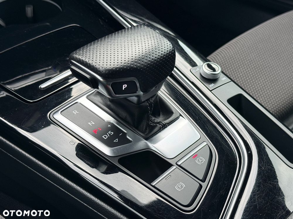 Audi A4 Avant 35 TFSI mHEV S Line S tronic - 28